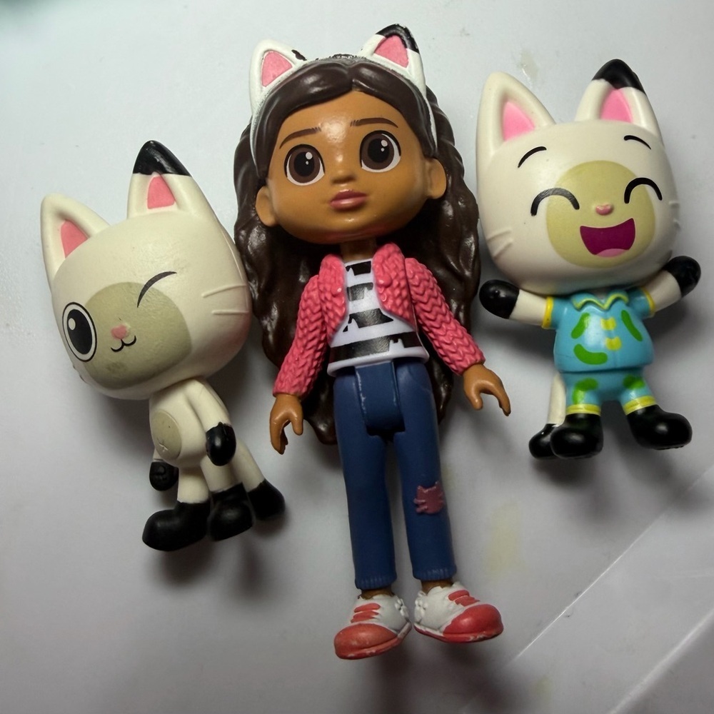 Gabby’s Dollhouse Bundle Gabby doll & 2 Pandy Paw Figures